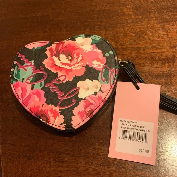 NWT Juicy Couture “Peek A Bow”Heart, Zip around Coin Wallet Wristlet - Picture 2 of 4